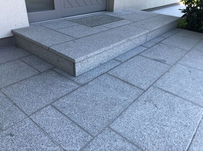 Bodenplatten Granit Bergama Grey